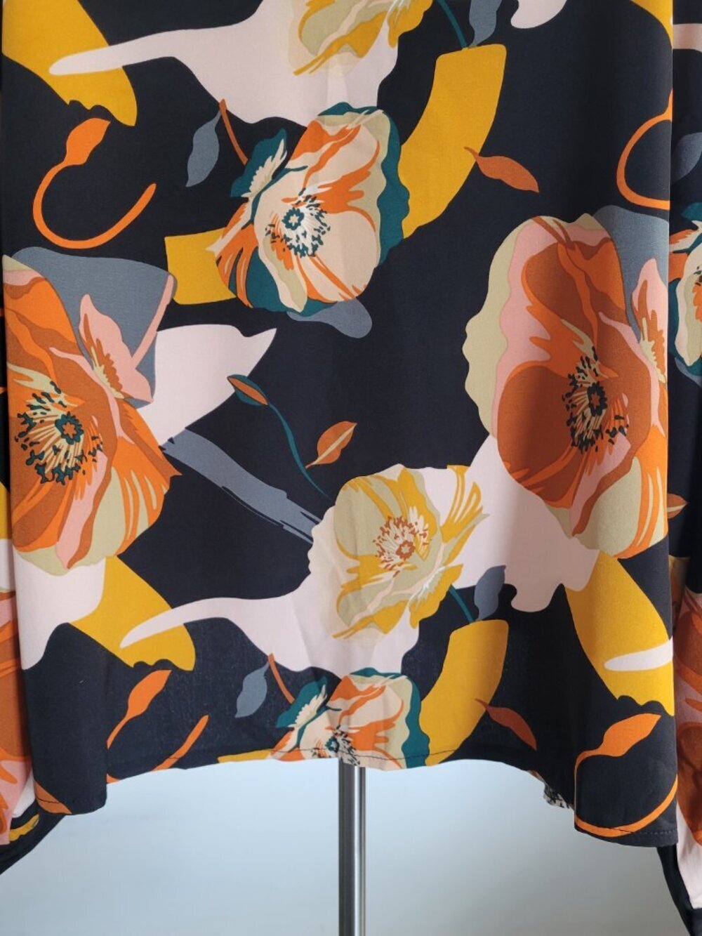 Shein Orange and Black Batwing Sleeve Design Hibiscus Top (Size: 3X) - Picture 11 of 15